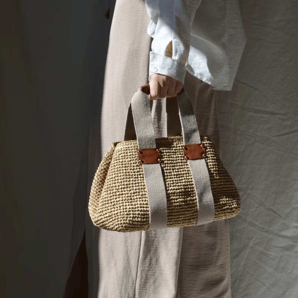 Handmade Raffia Crochet Tote – Chic Woven Summer Handbag with Leather Details